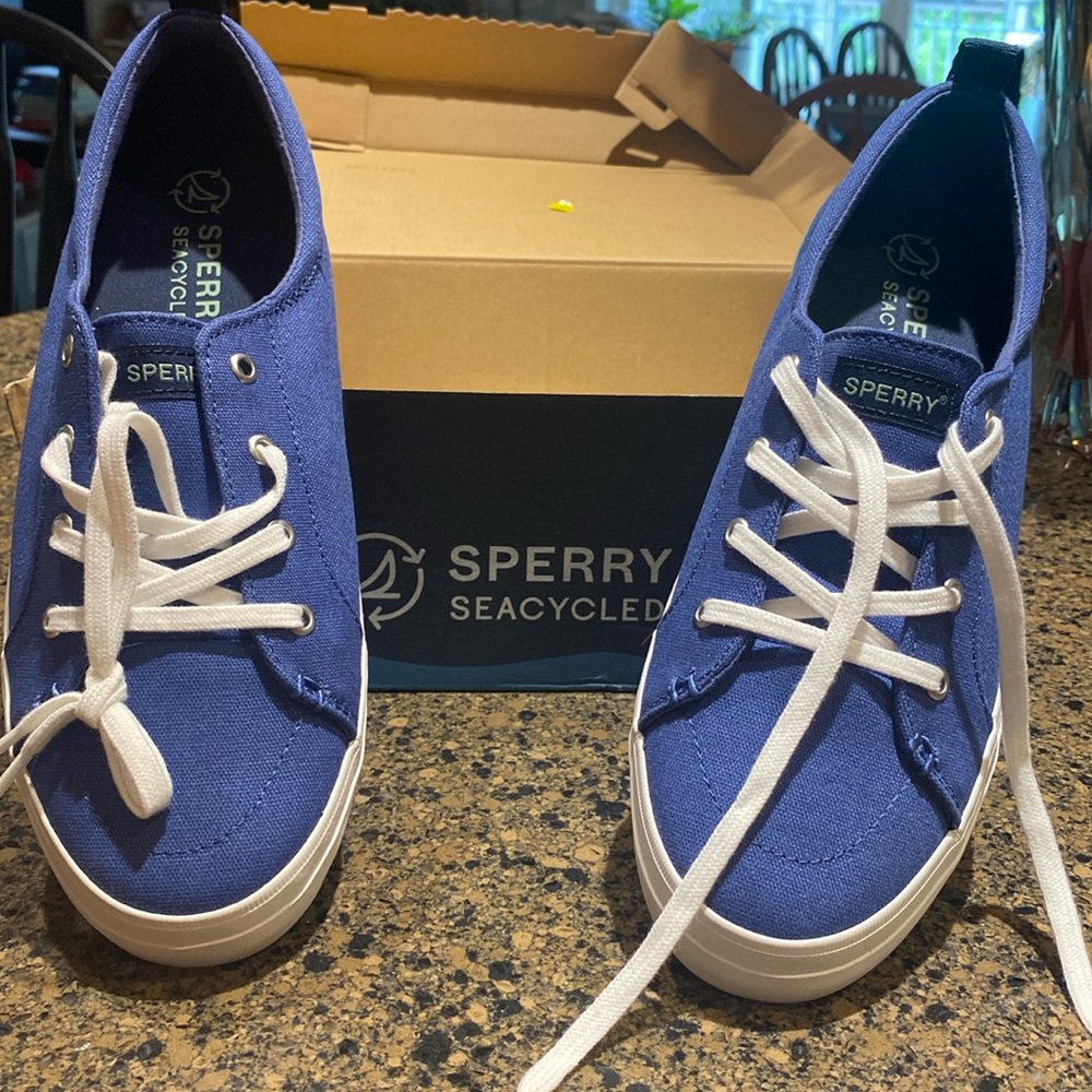 NWT Sperry sneaker blue canvas sz 9.5